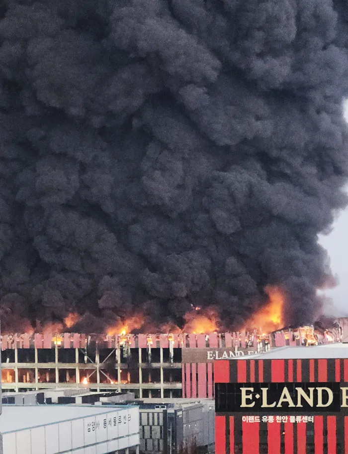 [속보]천안 이랜드물류센터 화재…소방 대응 2단계 격상